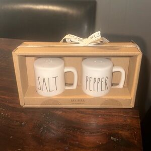 Rae Dunn salt and pepper shakers